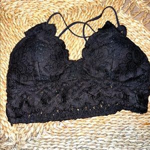BLACK LACE BRALETTE